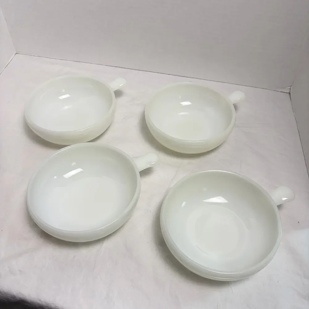 VTG Milk glass soup bowls with handle, set of 4. wear on 1. unmarked